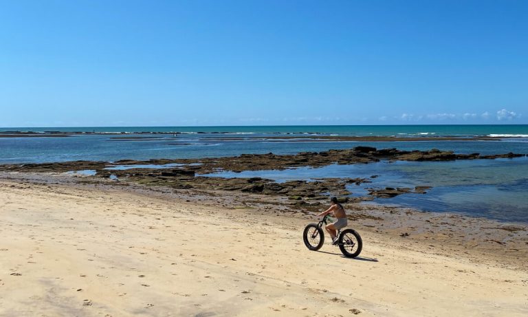 passeios-icone-bike-na-praia-arraial-dajuda-visitearraialdajuda